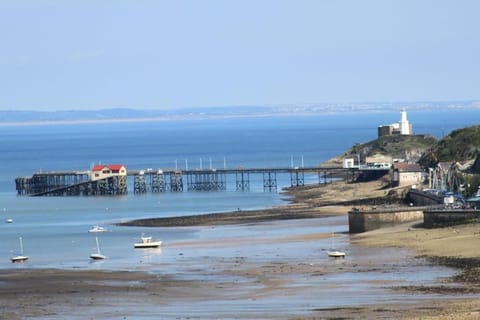 The Lodge Annex - immaculate coastal property Apartment in Wales