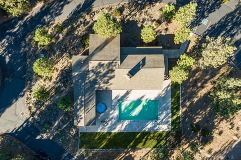 Pine House Retreat House in Bend