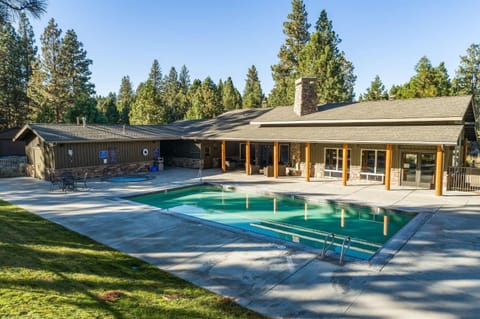 Pine House Retreat House in Bend