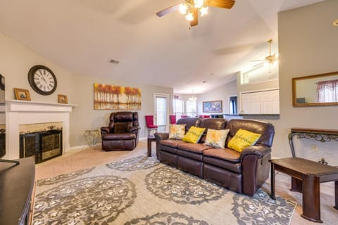 Horn Lake Home with Yard 8 Mi to Graceland! House in Horn Lake