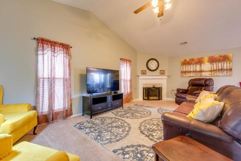 Horn Lake Home with Yard 8 Mi to Graceland! House in Horn Lake