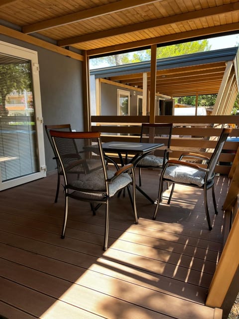 Patio, View (from property/room), Living room, Seating area, Dining area