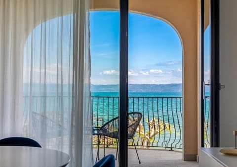 Property building, View (from property/room), Balcony/Terrace, Lake view