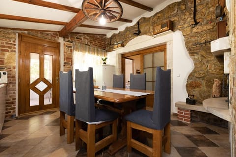 Seating area, Dining area