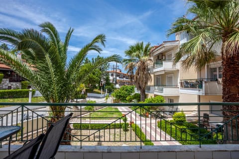 Day, Balcony/Terrace, Garden view
