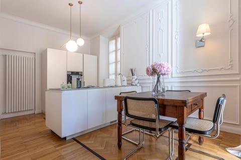 Coffee/tea facilities, Kitchen or kitchenette, Dining area