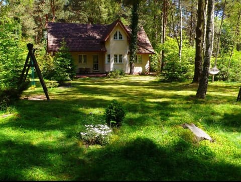Property building, Day, Natural landscape, Garden, Garden, Garden view