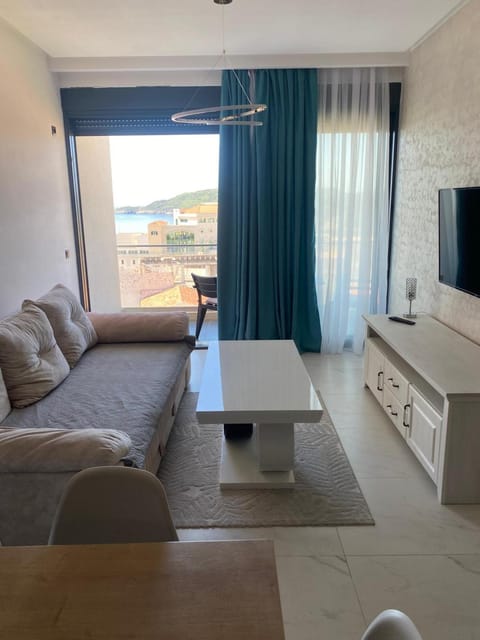 TV and multimedia, Living room, Photo of the whole room, Seating area