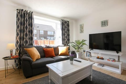 Maltby House, Rotherham for contractors & Families, free private parking, spacious,WIFI etc House in Bassetlaw District