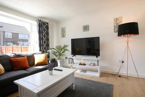 Maltby House, Rotherham for contractors & Families, free private parking, spacious,WIFI etc House in Bassetlaw District