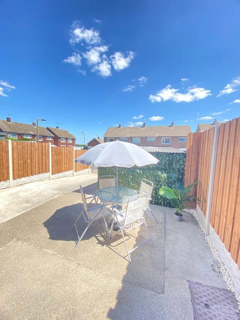 Maltby House, Rotherham for contractors & Families, free private parking, spacious,WIFI etc House in Bassetlaw District