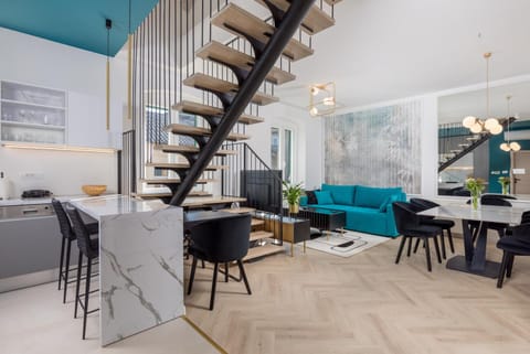 Kitchen or kitchenette, Living room, Seating area, Dining area