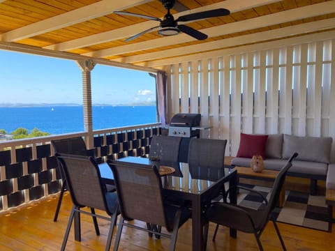 View (from property/room), Balcony/Terrace, Seating area, Dining area, Sea view
