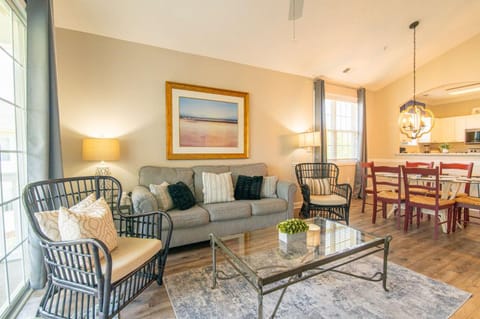 Massive Waterfront Pool Lakefront Condo Famous Barefoot Resort House in North Myrtle Beach