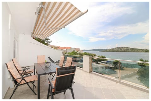 View (from property/room), Balcony/Terrace, Balcony/Terrace, Seating area, Sea view
