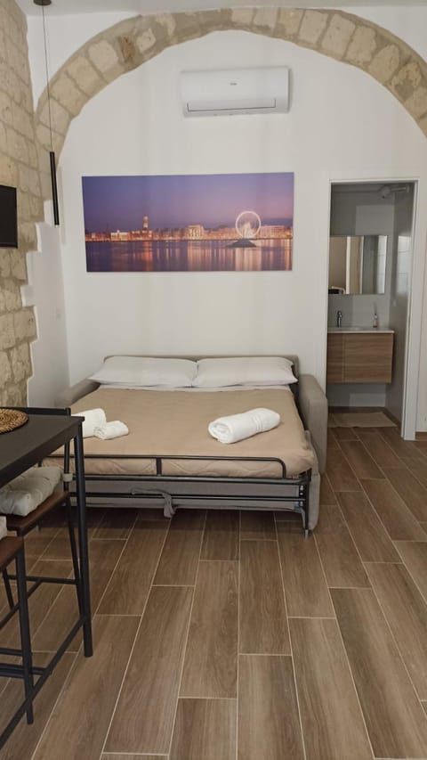 Bed, Photo of the whole room, Bedroom, towels, air conditioner