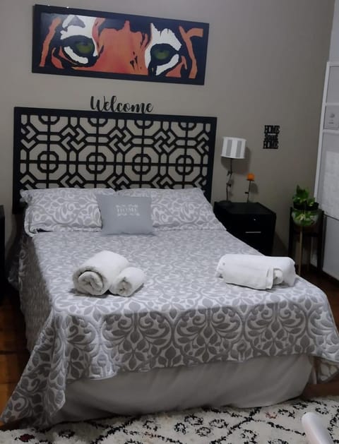 Bed, Photo of the whole room, towels