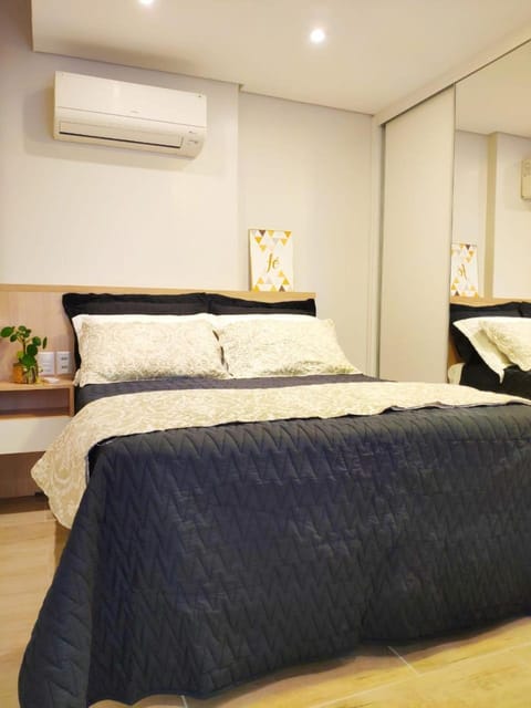 Bed, Photo of the whole room, Bedroom, air conditioner