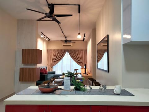 Kitchen or kitchenette, Dining area, fireplace