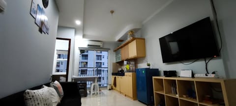 Communal lounge/ TV room, TV and multimedia, Kitchen or kitchenette, Living room, Seating area, Evening entertainment