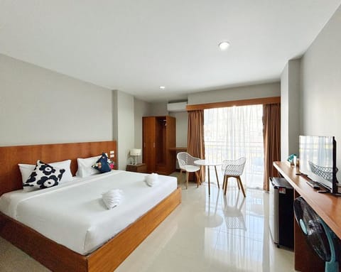 Bed, TV and multimedia, Photo of the whole room, Seating area