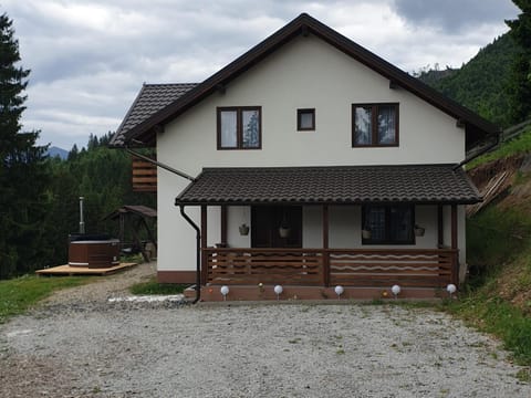 Property building, Day, Natural landscape, Mountain view