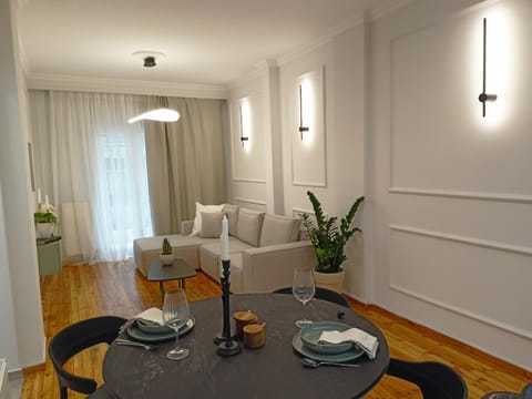 Seating area, Dining area