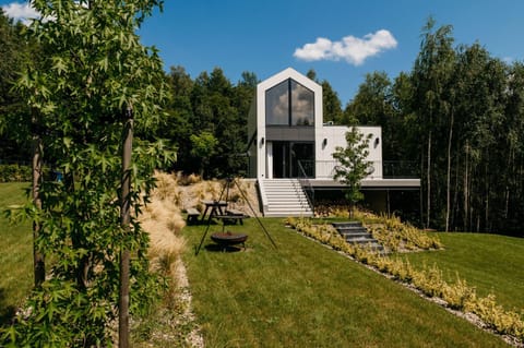 Property building, Spring, Day, Natural landscape, Garden, Garden view