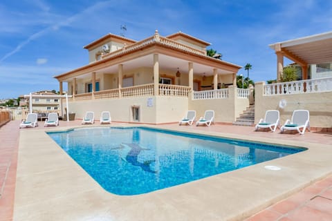 Swimming pool, sunbed