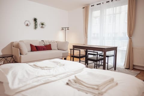 Bed, Living room, Photo of the whole room, Seating area, Dining area