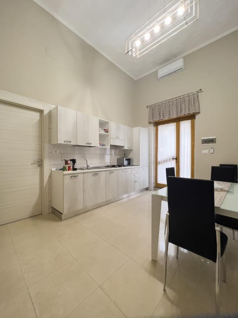 Kitchen or kitchenette, pet friendly, air conditioner