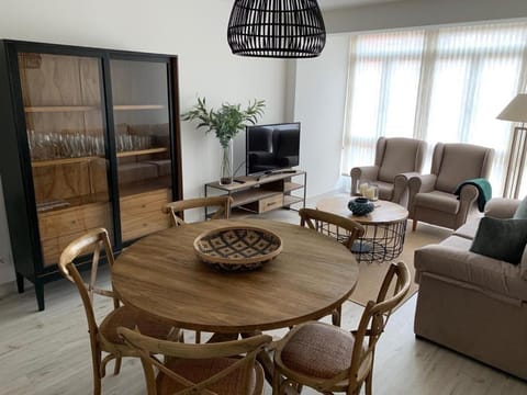 Communal lounge/ TV room, Living room, Seating area, Dining area