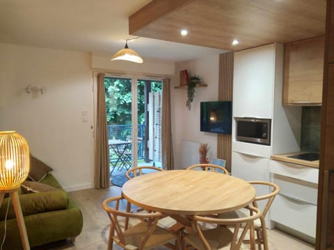 TV and multimedia, Living room, Dining area