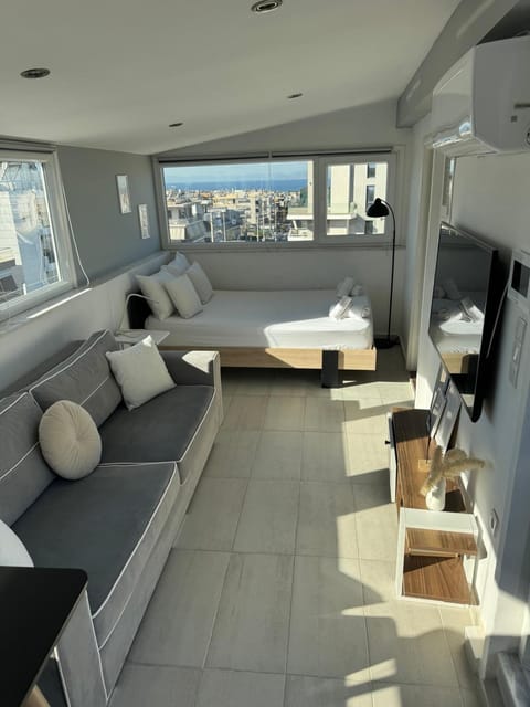 Bed, Living room