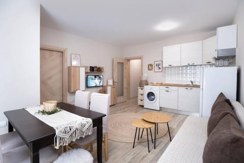 Kitchen or kitchenette, Living room, Dining area, pet friendly, stove, washing machine