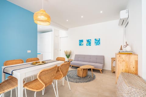 Oltremare, Patio, two steps from the sea Apartment in Cagliari