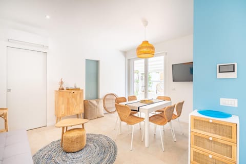 Oltremare, Patio, two steps from the sea Apartment in Cagliari