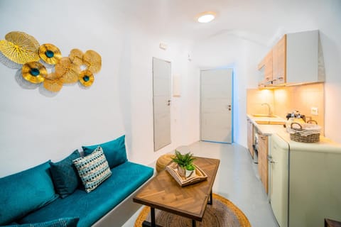 Jessica Apartment with Jacuzzi Apartment in Thera