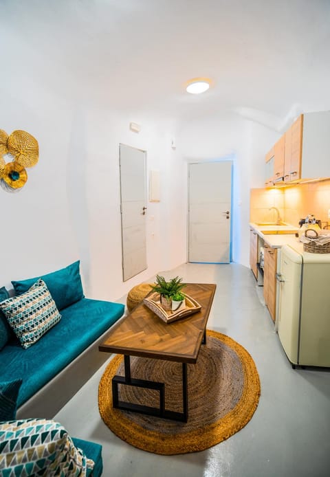 Jessica Apartment with Jacuzzi Apartment in Thera