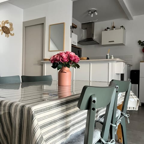 Kitchen or kitchenette, Living room, Dining area