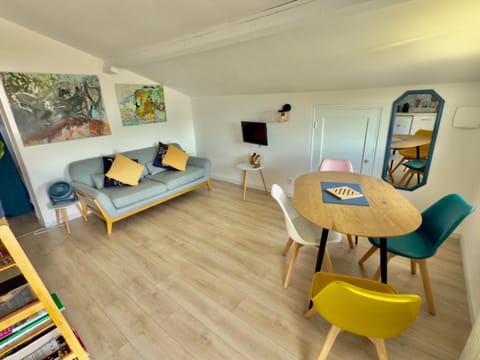 TV and multimedia, Living room, Dining area