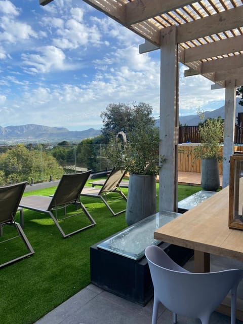 Constantia View Apartments- Luxury Self Catering Apartment in Cape Town