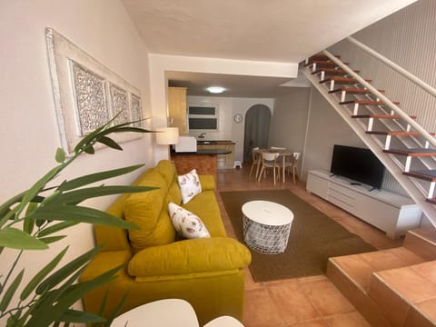 TV and multimedia, Living room, Seating area, kitchen