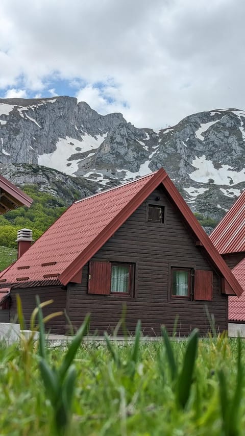 Property building, Day, Natural landscape, Mountain view