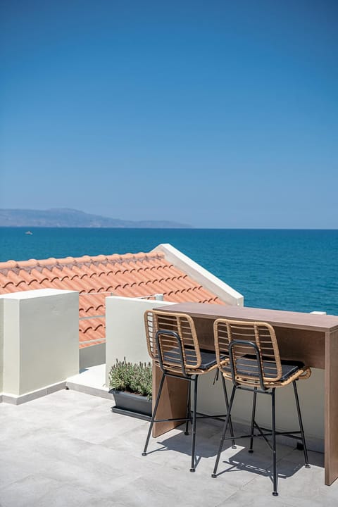 Day, View (from property/room), Balcony/Terrace, Seating area, Sea view