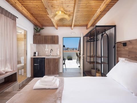 Bed, Balcony/Terrace, Kitchen or kitchenette, Photo of the whole room, Bedroom, towels