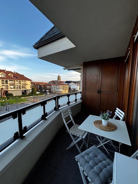 Balcony/Terrace, City view