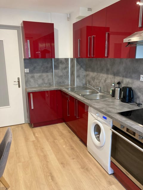 Coffee/tea facilities, Kitchen or kitchenette, minibar, pet friendly, stove, toaster, washing machine, dryer