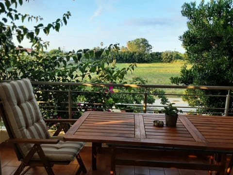 Patio, Natural landscape, Garden, View (from property/room), Balcony/Terrace, Dining area, Garden view