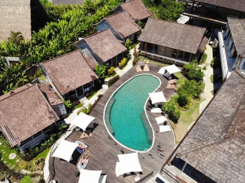 Property building, Bird's eye view, Swimming pool